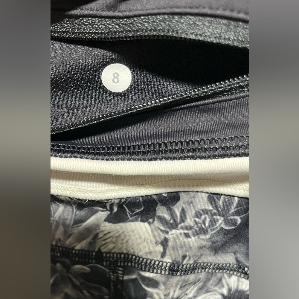 Lululemon Athletica Black and White Floral Leggings - Picture 4 of 5